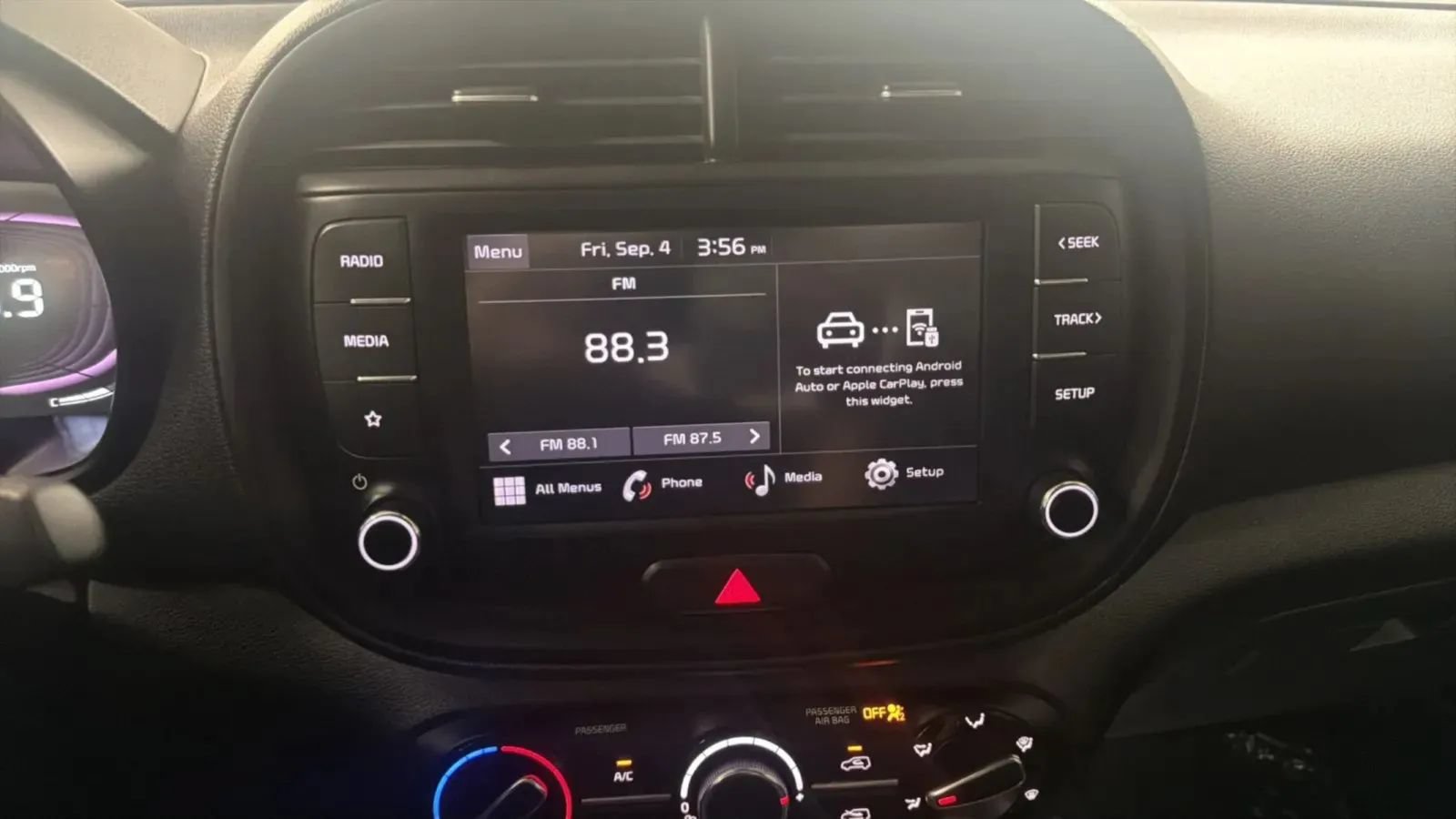 Used 2023 Kia Soul LX w/ LX Technology Package FWD image 14