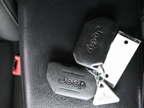 Used 2021 Jeep Wrangler Unlimited Sport AWD/4WD image 16