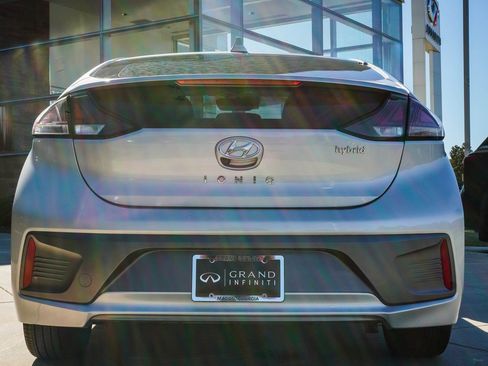 Used 2022 Hyundai Ioniq SEL image 10