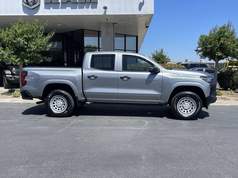 Used 2025 Chevrolet Colorado W/T AWD/4WD image 3