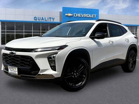 New 2026 Chevrolet Trax LT w/ Driver Confidence Package FWD image 2