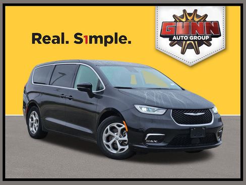 Used 2024 Chrysler Pacifica Limited image 1