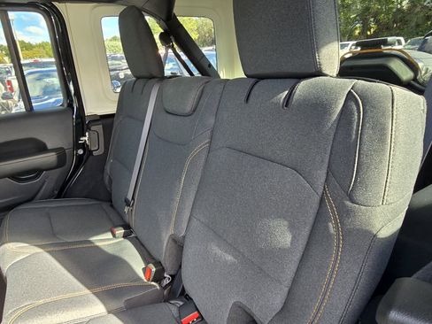 Used 2025 Jeep Wrangler Unlimited Sahara AWD/4WD image 14