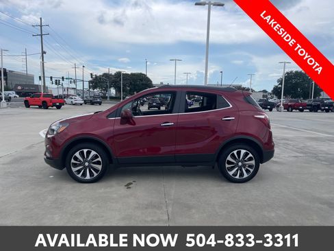 Used 2022 Buick Encore Preferred AWD/4WD image 2