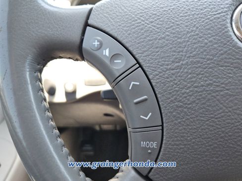 Used 2005 Toyota Sequoia SR5 AWD/4WD image 18