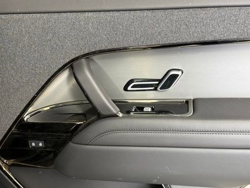 Used 2025 Land Rover Range Rover Sport SE AWD/4WD image 25