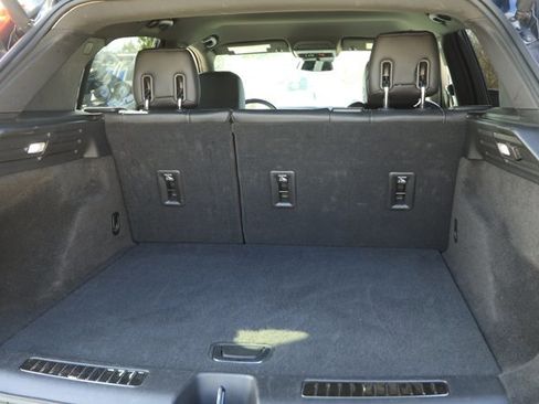 Used 2024 Cadillac XT4 Premium Luxury image 10