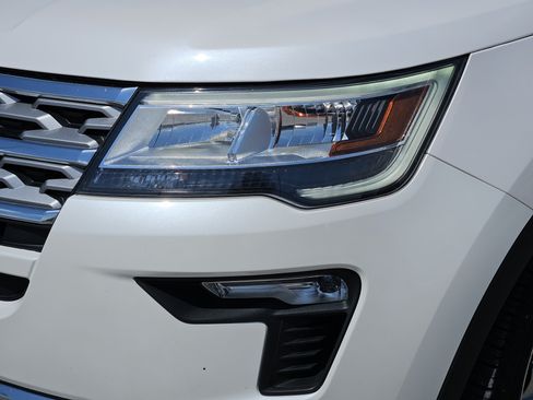 Used 2018 Ford Explorer Limited w/ Ford Safe & Smart Package FWD image 8