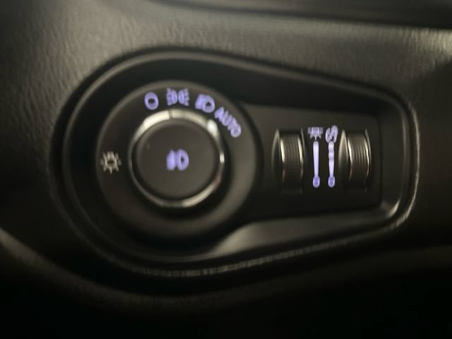 Used 2020 Jeep Renegade Altitude AWD/4WD image 21