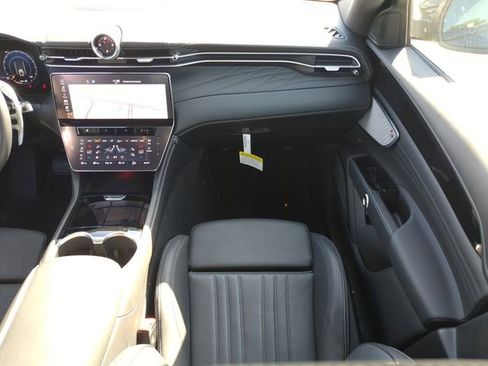 New 2025 Maserati Grecale Modena image 14