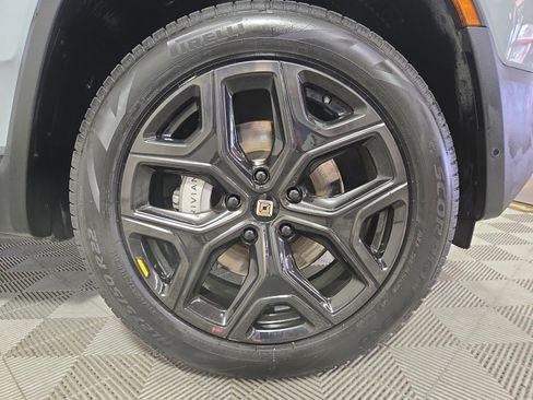 Used 2024 Rivian R1S Adventure AWD/4WD image 11