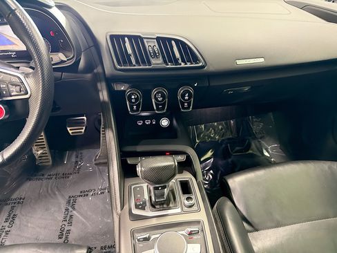 Used 2018 Audi R8 V10 w/ Premium Package RWD image 17