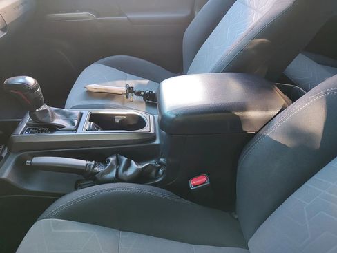 Used 2022 Toyota Tacoma TRD Off-Road image 21