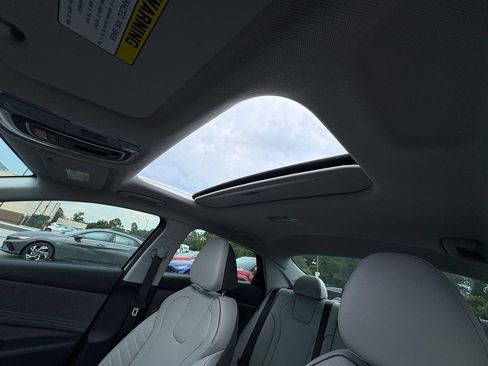 New 2026 Hyundai Elantra Limited FWD image 19