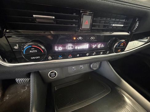 Used 2023 Nissan Rogue SL AWD/4WD image 28