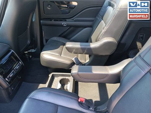 Used 2023 Lincoln Aviator Reserve AWD/4WD image 18