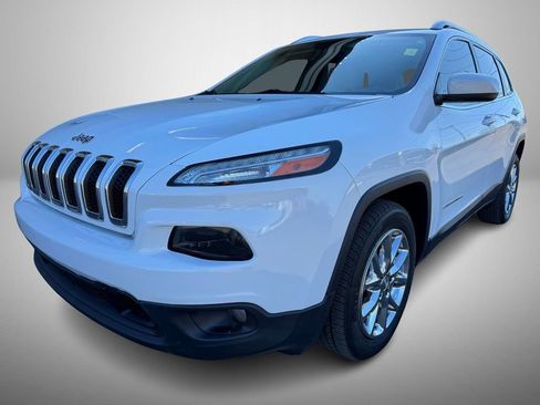 Used 2017 Jeep Cherokee Latitude w/ Comfort/Convenience Group image 2