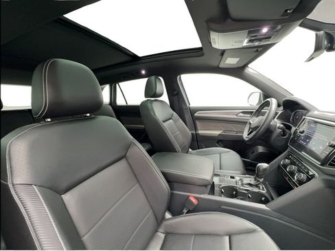 Used 2023 Volkswagen Atlas Cross Sport SE w/ Panoramic Sunroof Package FWD image 31