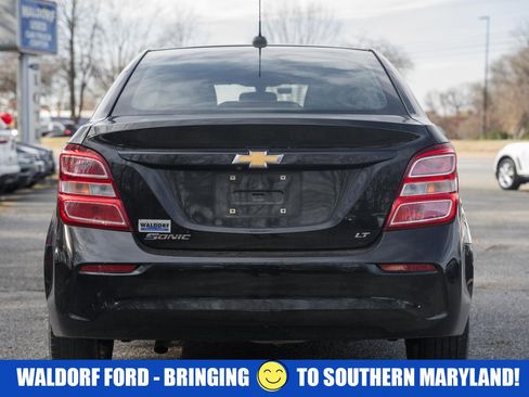 Used 2018 Chevrolet Sonic LT w/ Convenience Package image 6