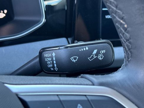 Used 2025 Volkswagen Jetta SE image 37