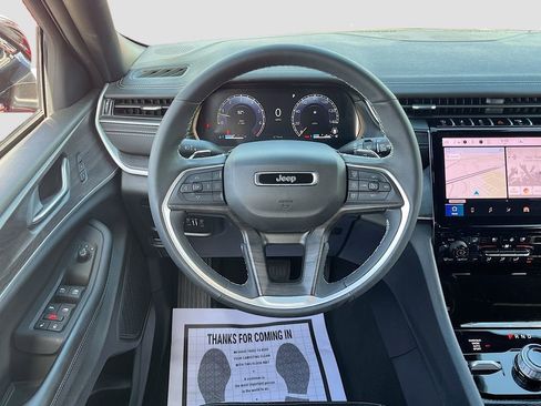 Used 2025 Jeep Grand Cherokee Limited w/ Luxury Tech Group II AWD/4WD image 23