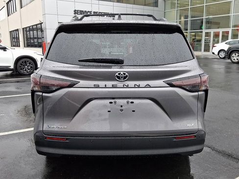 New 2026 Toyota Sienna XLE image 5