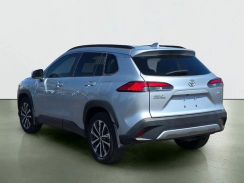 Used 2024 Toyota Corolla Cross XLE w/ Convenience Package image 5