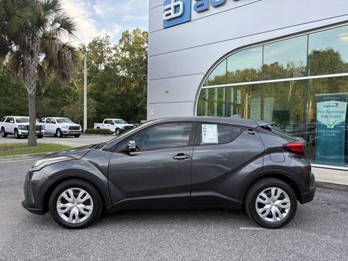 Used 2021 Toyota C-HR LE image 2