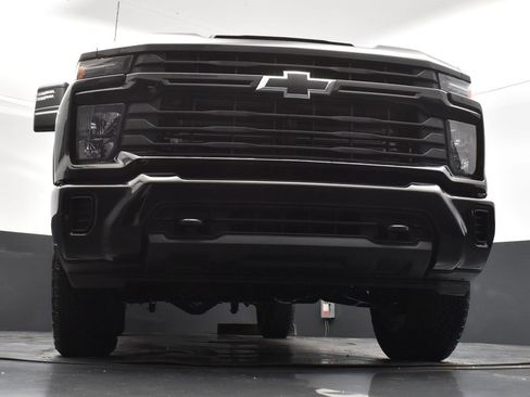 Used 2024 Chevrolet Silverado 2500 Custom w/ Custom Value Package image 46