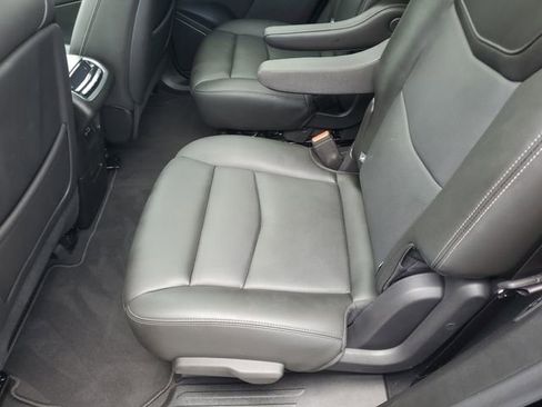 Used 2025 Cadillac XT6 Premium Luxury image 11