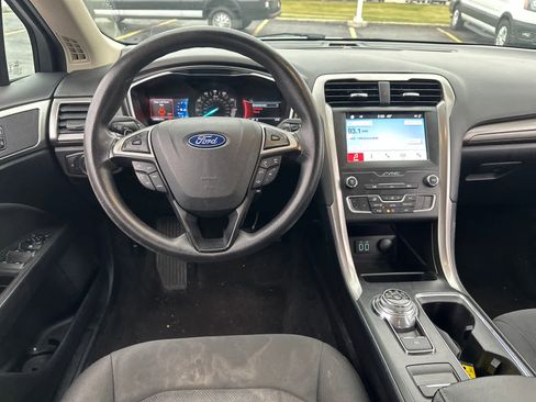 Used 2019 Ford Fusion SE image 16