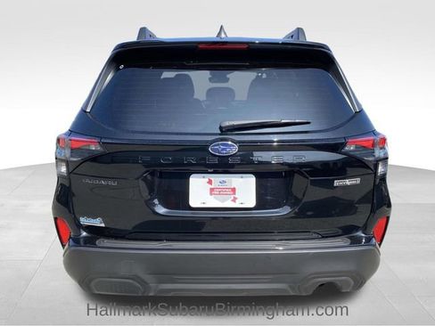 Used 2025 Subaru Forester Premium image 3