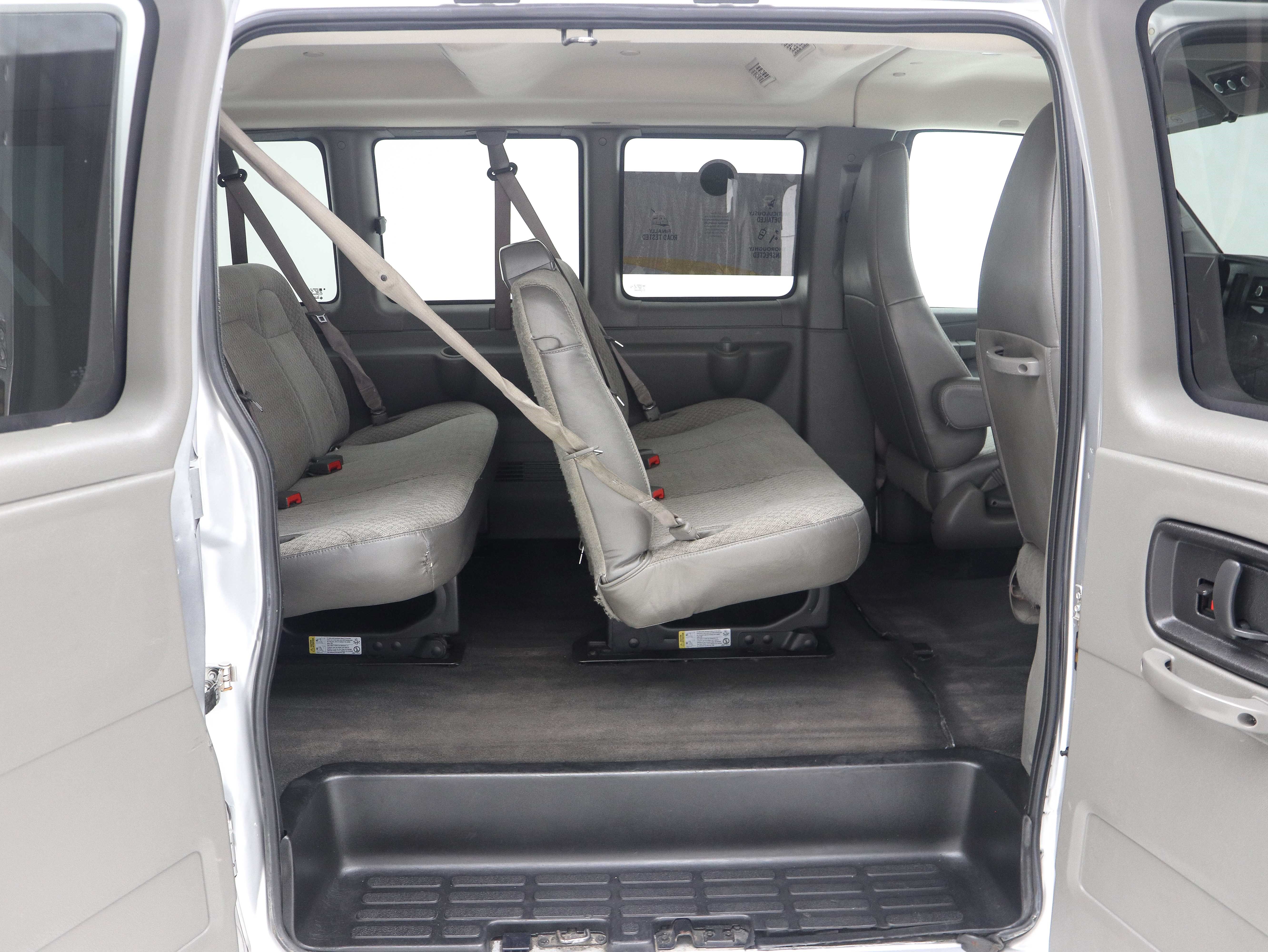 Used 2020 Chevrolet Express 3500 LT w/ LT Preferred Equipment Group RWD image 14