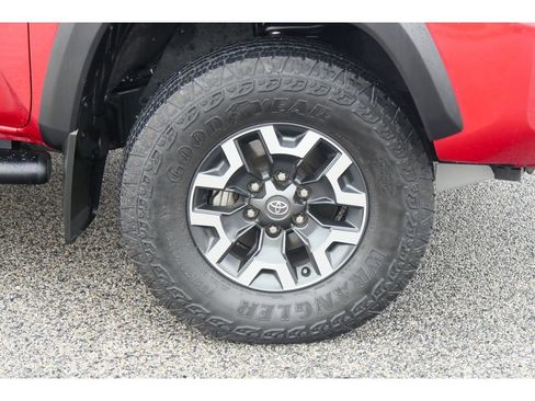 Used 2022 Toyota Tacoma TRD Off-Road w/ TRD Premium Off Road Package image 30