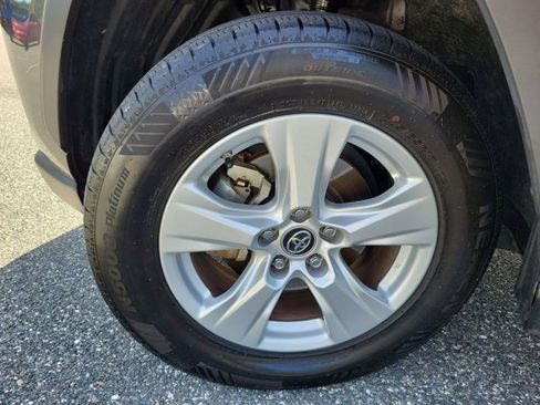 Used 2019 Toyota RAV4 LE image 17