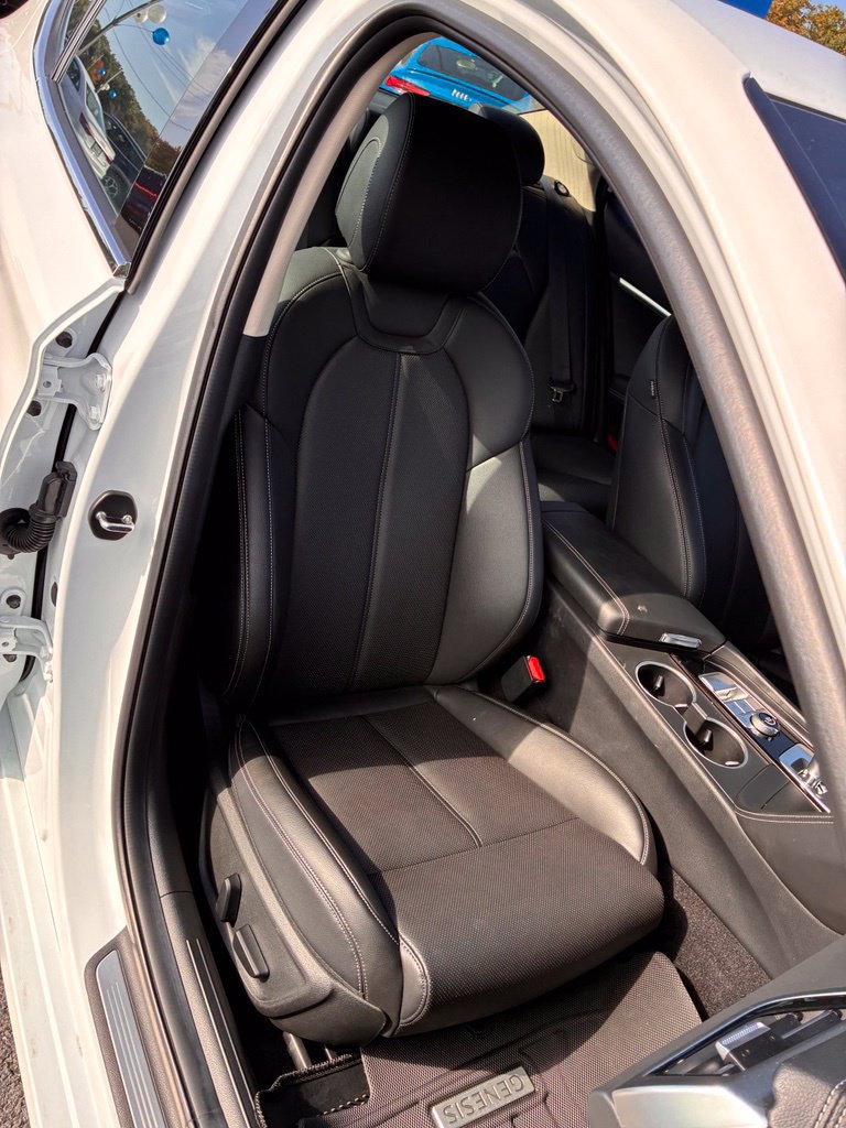 Used 2025 Genesis G70 2.5T AWD/4WD image 19