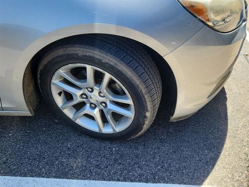 Used 2014 Chevrolet Malibu LT w/ Power Convenience Package FWD image 2