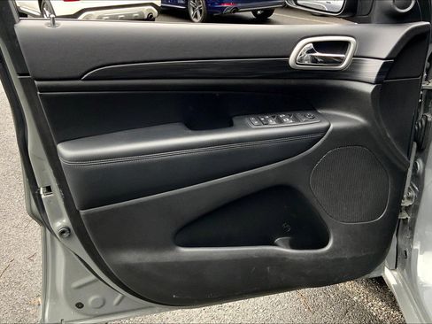 Used 2020 Jeep Grand Cherokee Altitude AWD/4WD image 14