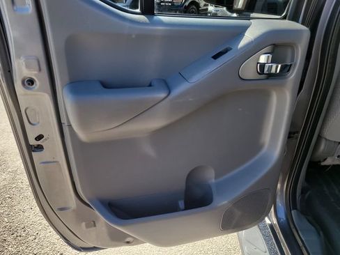 Used 2021 Nissan Frontier SV w/ Midnight Edition Floor Mats AWD/4WD image 11