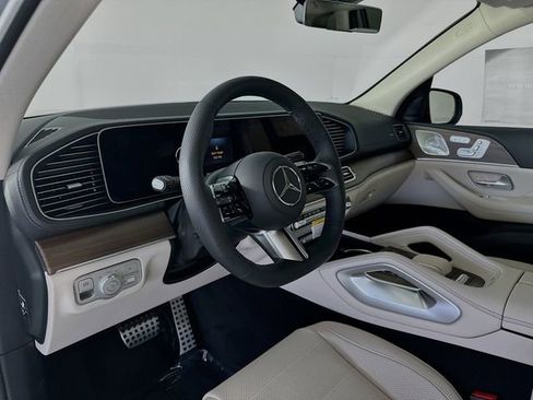 New 2026 Mercedes-Benz GLS 450 4MATIC image 9