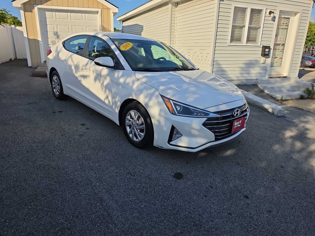 Used 2019 Hyundai Elantra SE FWD image 2