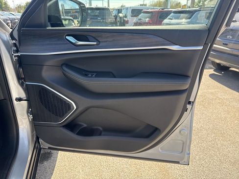 New 2026 Jeep Grand Cherokee Limited AWD/4WD image 32