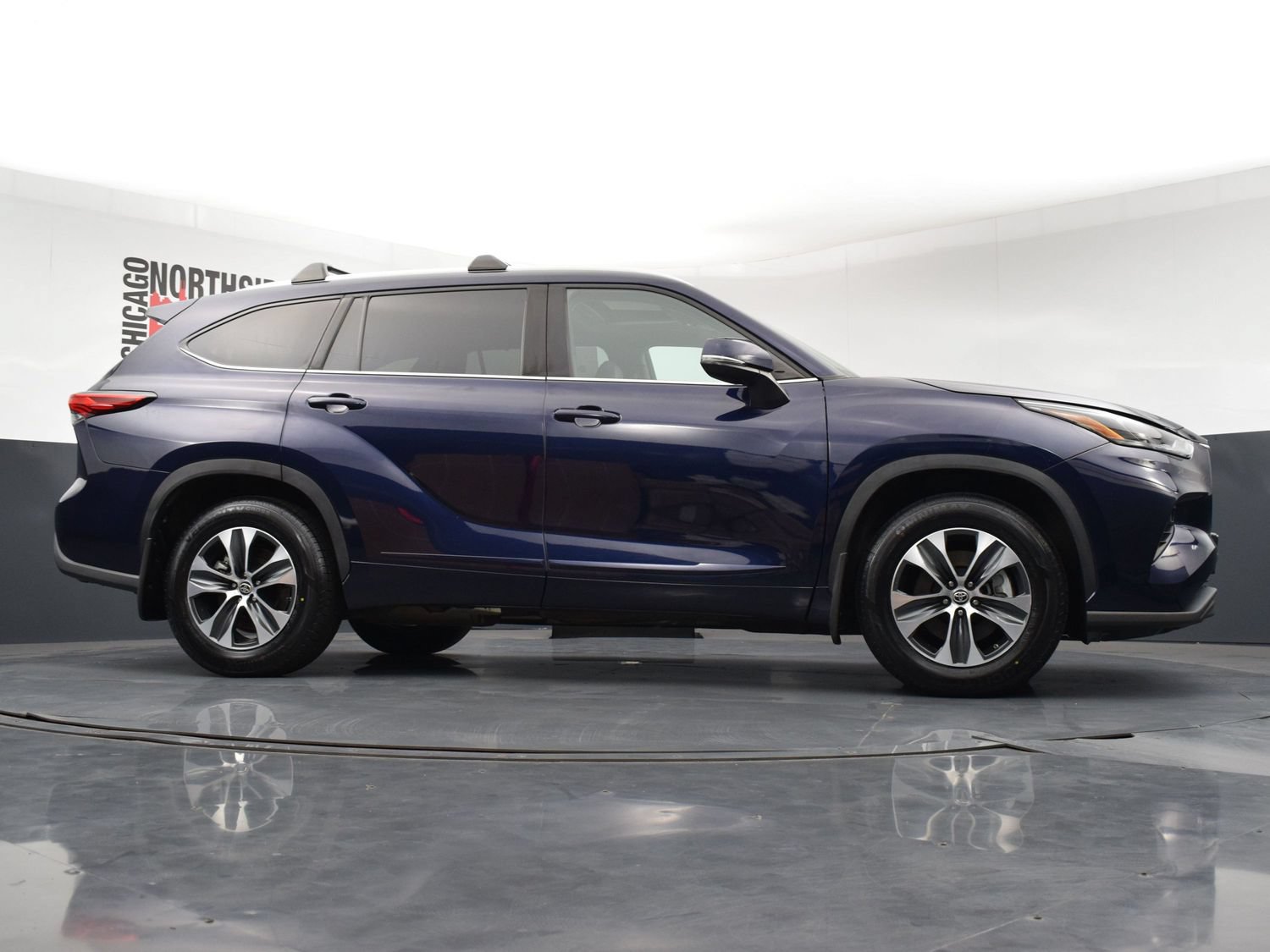 Used 2022 Toyota Highlander XLE AWD/4WD image 33