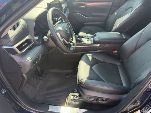 Used 2026 Toyota Highlander Limited AWD/4WD image 7