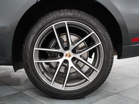 Used 2024 Porsche Macan AWD/4WD image 37