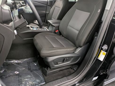 Used 2023 Ford Explorer XLT image 10