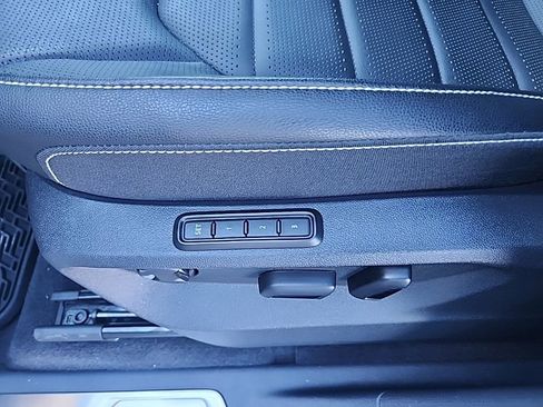 Used 2024 Volkswagen Atlas Cross Sport SEL image 19