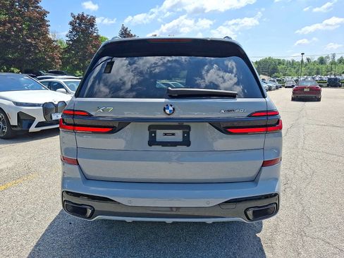Used 2024 BMW X7 xDrive40i w/ M Sport Package AWD/4WD image 5