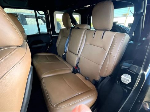 Used 2022 Jeep Wrangler Unlimited Rubicon w/ Cold Weather Group image 21