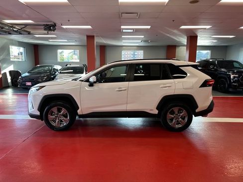 Used 2025 Toyota RAV4 XLE AWD/4WD image 6